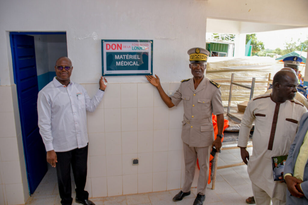 Caravane du social de la Fondation LONACI: Du matériel médical remis au centre de santé de Daboungo