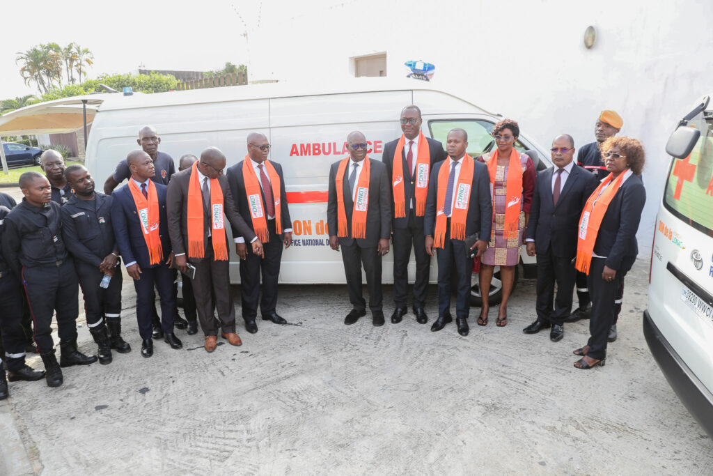 La Fondation LONACI remet six ambulances à des centres de santé ainsi que l’ONPC