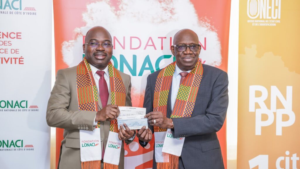 Remise de Don : LA LONACI ET SA FONDATION OFFRENT DIX MILLIONS DE FRANCS CFA À L’ONECI.